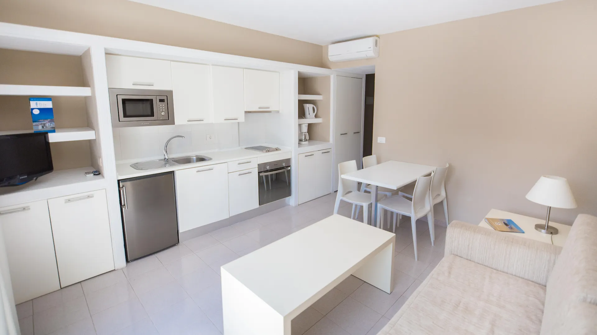 Los Olivos Beach Resort 阿德耶